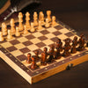 Jeu d'échecs en bois de différentes tailles